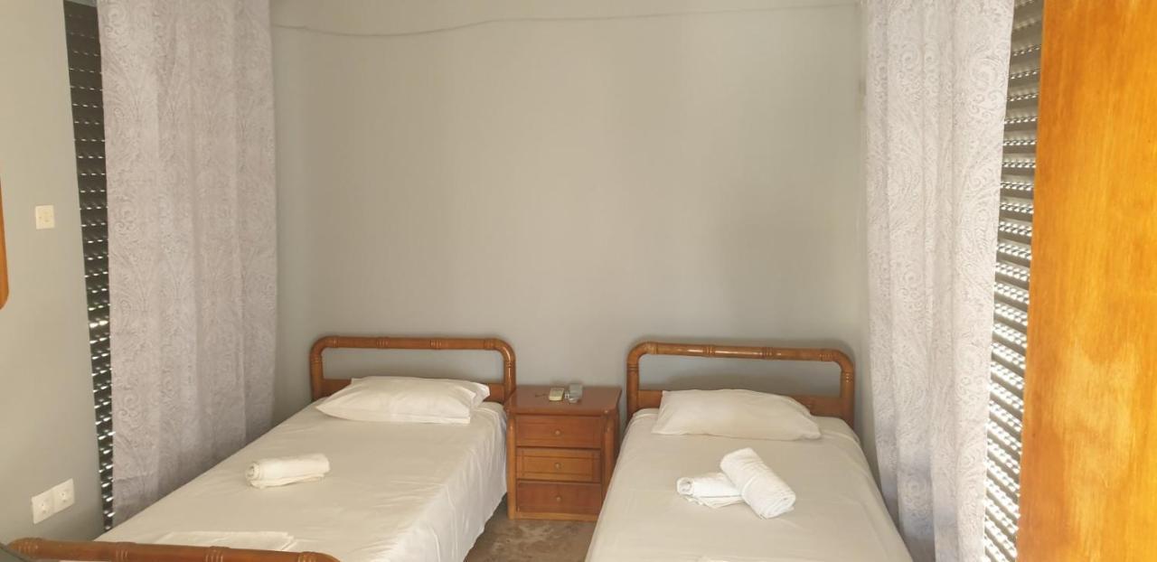 Pansion Marousa Méthana Exterior photo