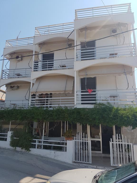 Pansion Marousa Méthana Exterior photo